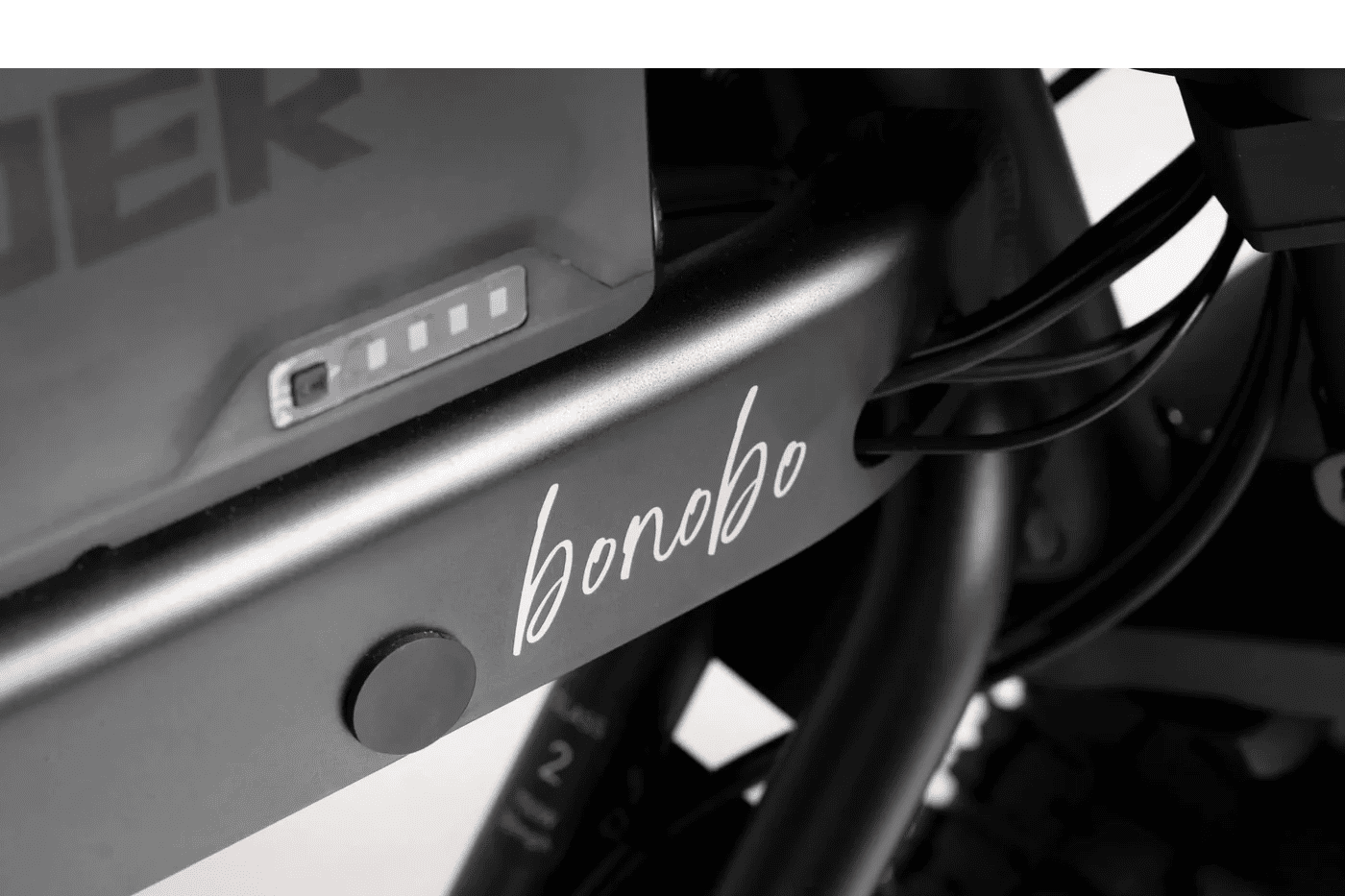 Bicicletă electrică APE RYDER BONOBO MIDNIGHT – motor 250W, autonomie 70 km, viteză 25 km/h Bicicletă electrică APE RYDER BONOBO MIDNIGHT cu motor 250W, viteză maximă 25 km/h și autonomie până la 70 km – e-bike urbană modernă, eco-friendly