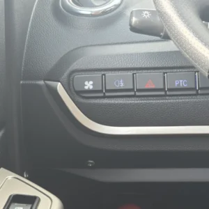 Masina electrica fara permis NIEVE Q-EN culoare gri-crem vedere frontala