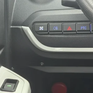Masina electrica fara permis NIEVE Q-EN culoare alba vedere frontala