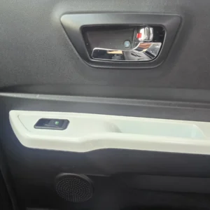 Masina electrica fara permis NIEVE Q-EN culoare alba vedere frontala